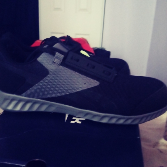 Reebook - Picture 7 of 7